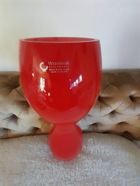 Stunning over sized hand blown ornament/vase by Wrzes'niak. Carousel 2