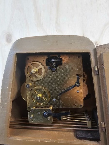 Mid Century 'Minuette' Mantel Clock. Deco in Appearance. Working with Key. Carousel 7