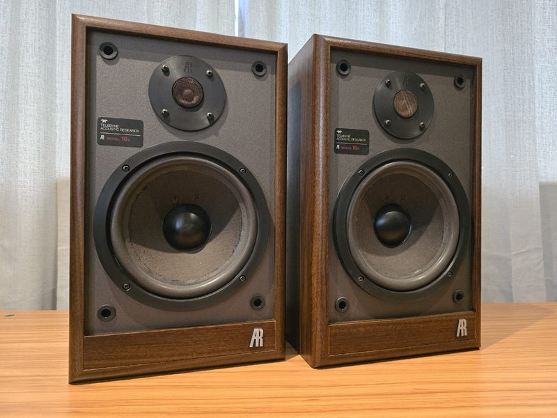 AR 18B Bookshelf Speakers Carousel 2