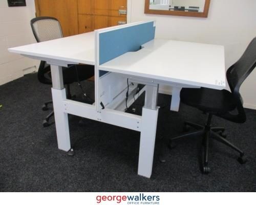 PR5640 - White Electric Pod Station Carousel 1
