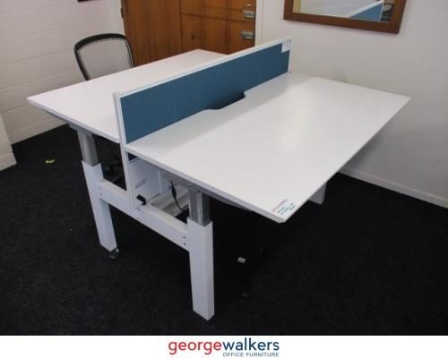 PR5640 - White Electric Pod Station Carousel 3