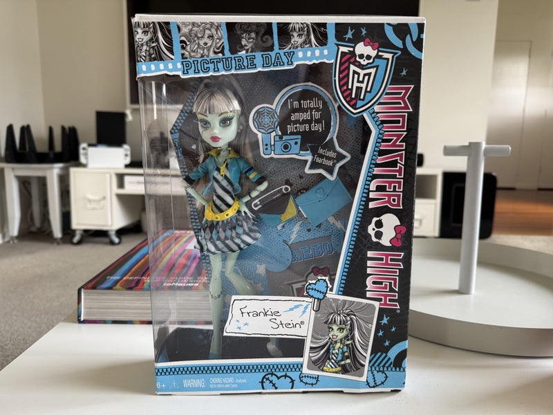 Monster High Picture Day Frankie Stein Carousel 1