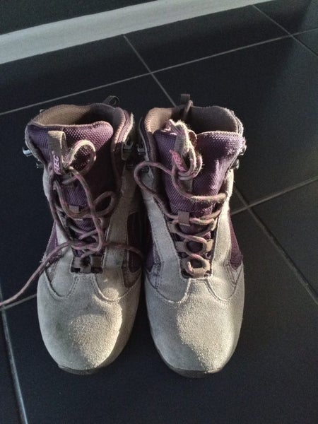 Hi-tec tramping boots Carousel 1