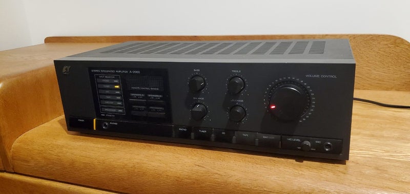 Sansui A-2000 stereo integrated amplifier Carousel 1