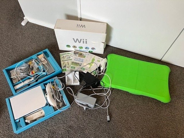 Full Wii set up as per photos with Wii fit and extras Carousel 1