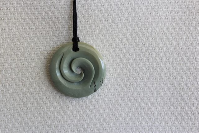 BEAUTIFUL New Zealand**INANGA FLOWER ** POUNAMU KORU #220 Carousel 3