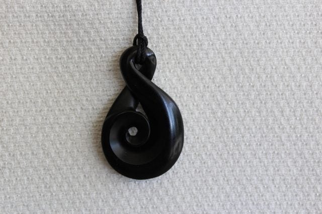 BEAUTIFUL KORU-TWIST ** KAWAKAWA GREENSTONE ** #47 Carousel 3