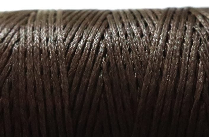 5 mtrs.FLAT BROWN WAXED POLYESTER CORD 0.4 x 1.3 mm Carousel 1