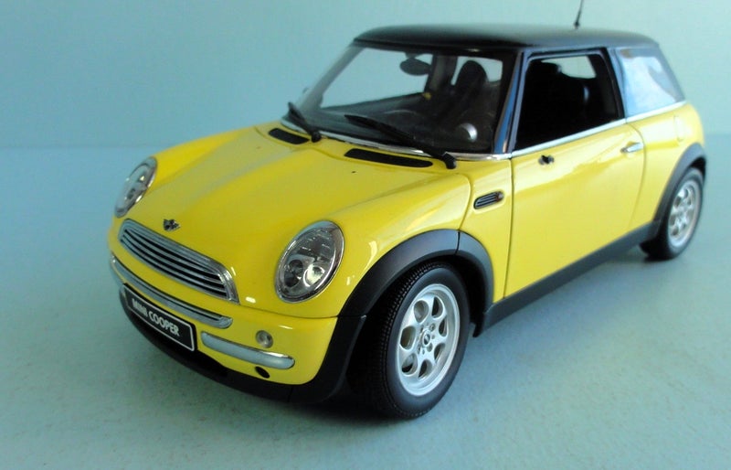 Millenium Mini Cooper Yellow/Black ~ AutoArt 1/18 Carousel 1