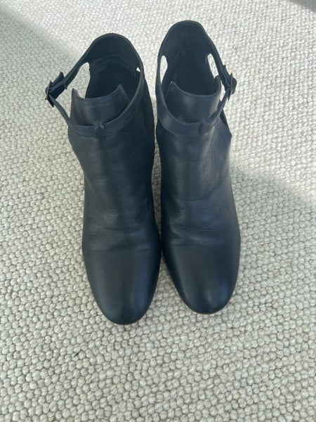 Navy ankle boots Carousel 1