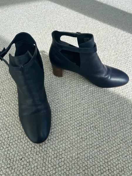 Navy ankle boots Carousel 2