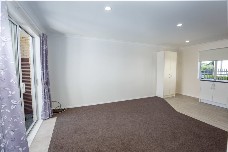 Image 2 of 10