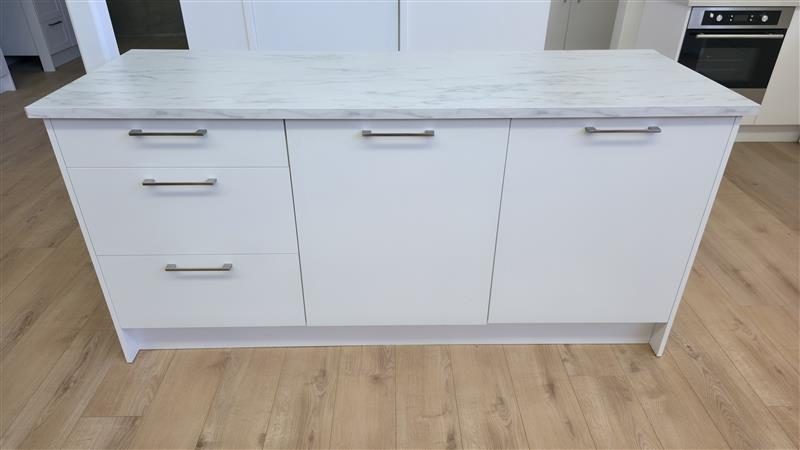 Kitchenette with Soft Close Hinges and Runners Carousel 1