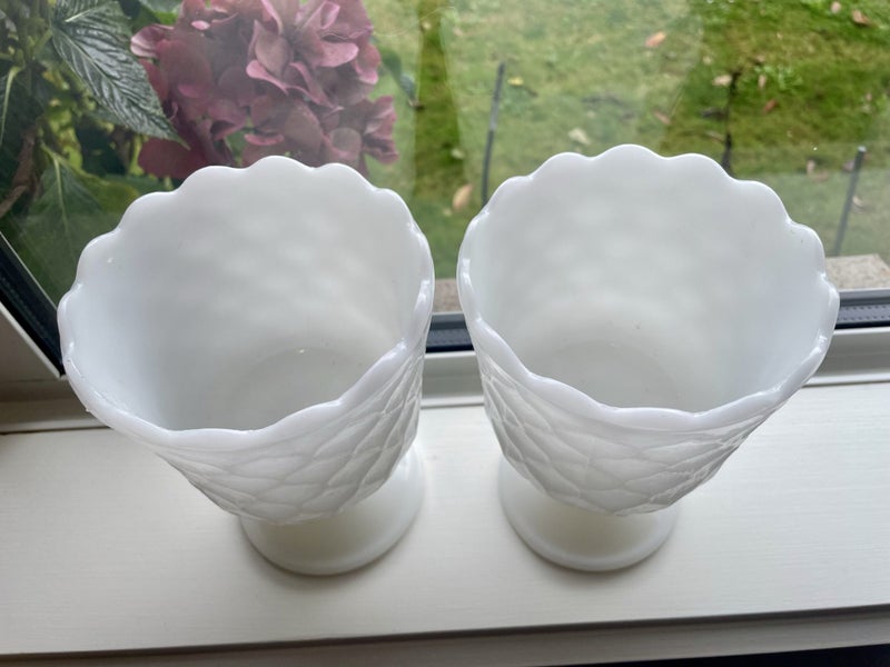 2 perfect vintage milk glass vases Carousel 3