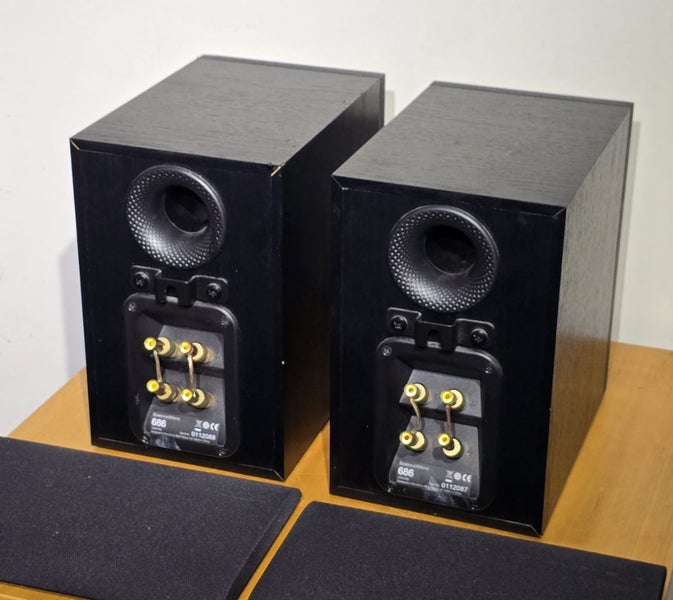 Bowers & Wilkins (B&W) 686 Bookshelf Speakers Carousel 9
