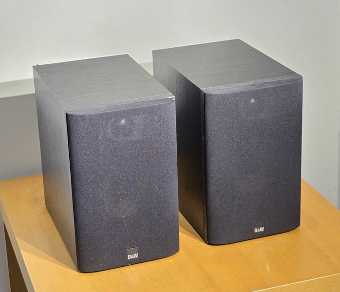 Bowers & Wilkins (B&W) 686 Bookshelf Speakers Carousel 2
