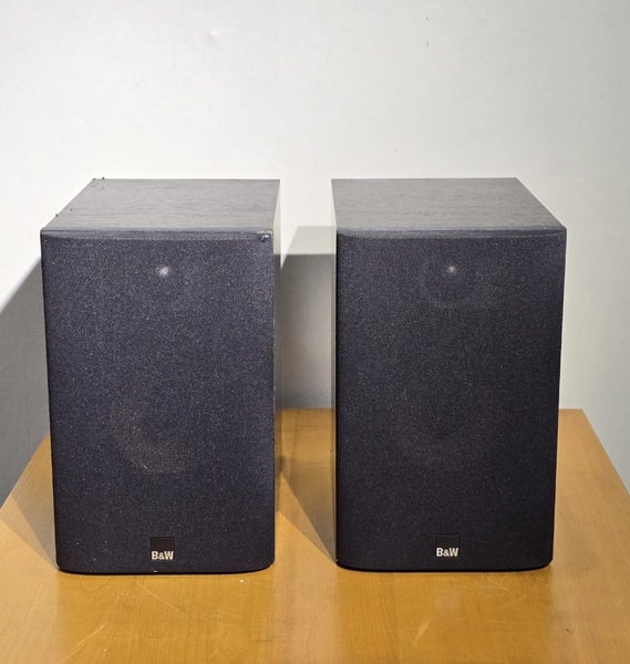 Bowers & Wilkins (B&W) 686 Bookshelf Speakers Carousel 1