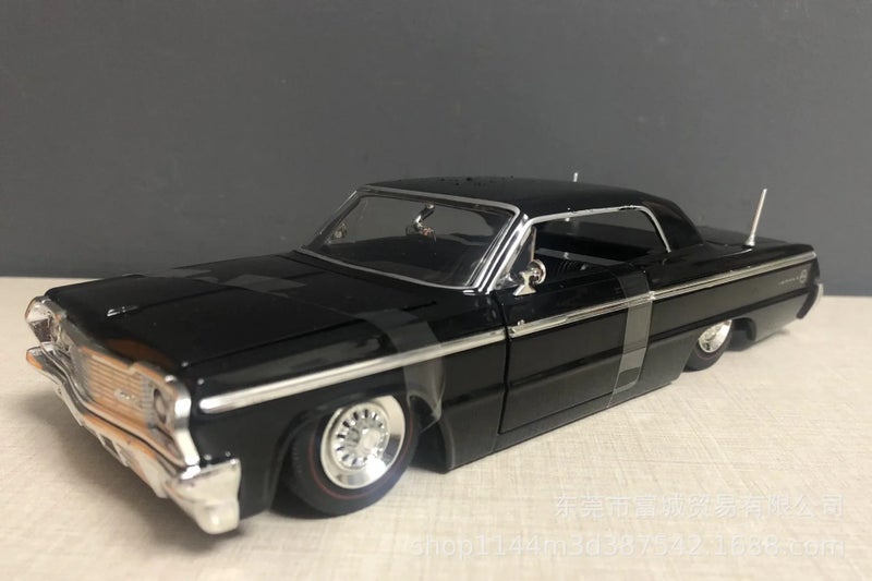 1:24 Scale Vintage Old 1964 Chevrolet IMPALA Chevy Carousel 1
