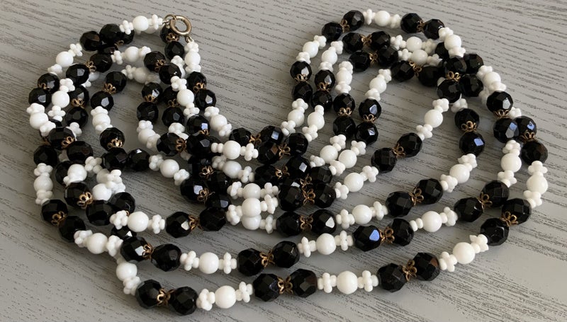 1920 VINTAGE LONG NECKLACE Carousel 2
