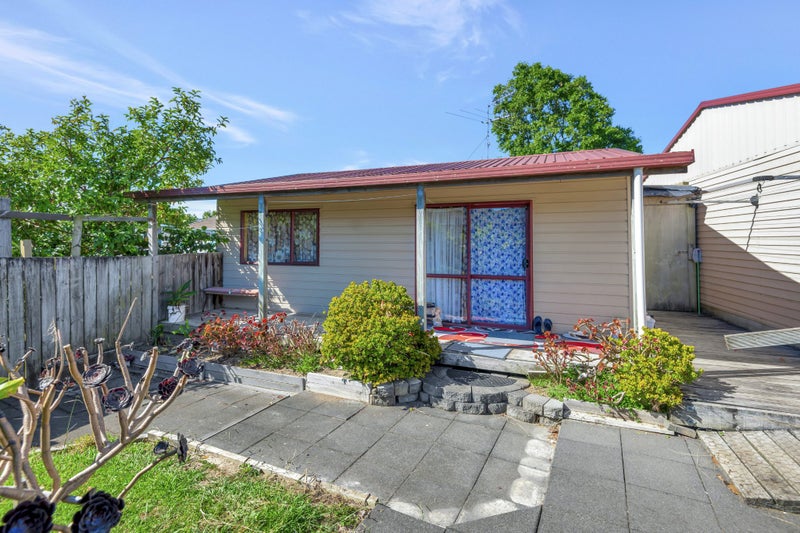 Image 2 of 20