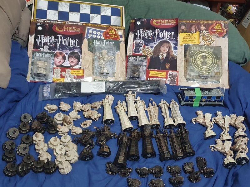 . DeAgostini Harry Potter chess pieces and board Carousel 1