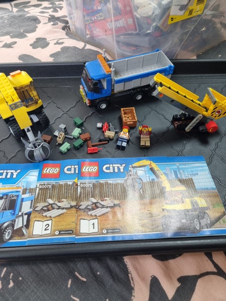 Lego City 60075 Excavator and Truck Carousel 1
