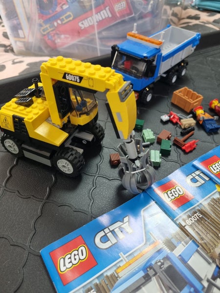 Lego City 60075 Excavator and Truck Carousel 2