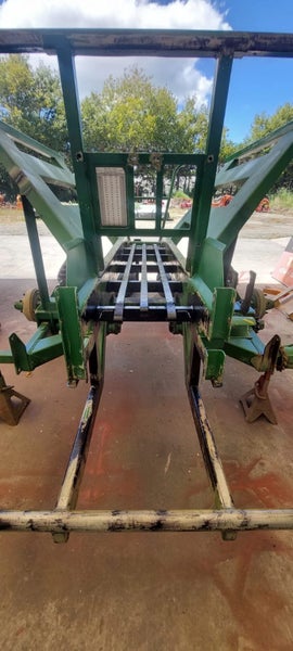 Used 2006 4T SAM Spreader ($28,000+GST) Carousel 15
