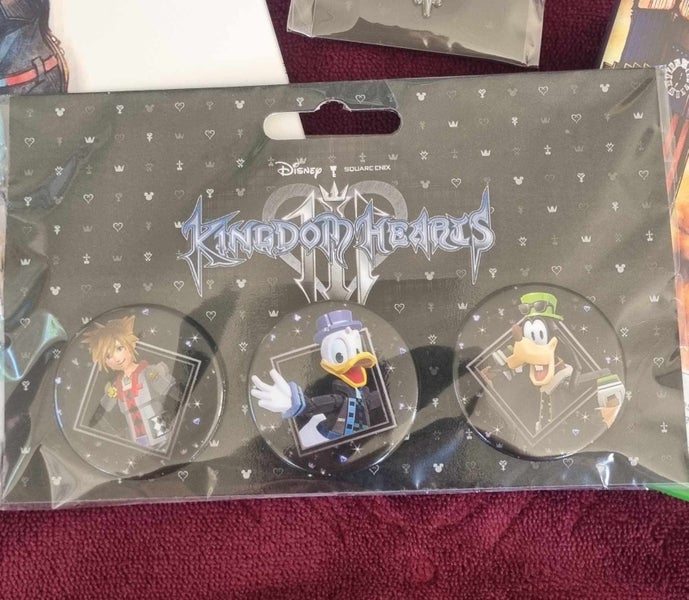 Kingdom Hearts 3: Deluxe Edition (Complete Set plus exclusive Pre-order Badges) Carousel 3