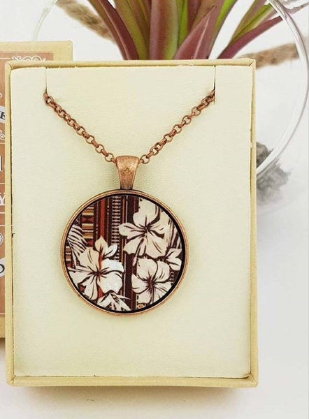Circle Necklace - Pacific (Printed MOP) Carousel 1