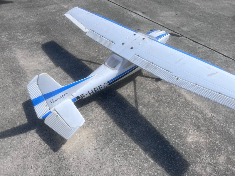 Cessna 172 RC E-DOMODE 1.5m wingspan in good condition Carousel 2
