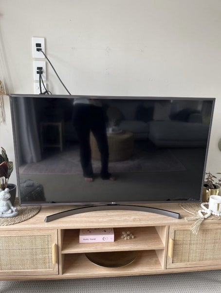 LG Smart 4K UHD TV 50 inch Carousel 1