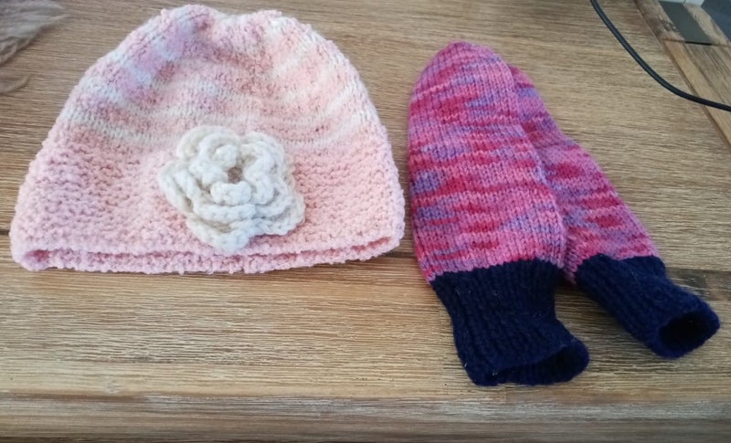 Hand Knitted Beanie & Socks63004033470723112