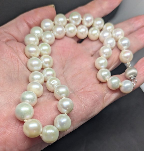 10mm Round White Freshwater Pearl Necklace 42cms Carousel 2