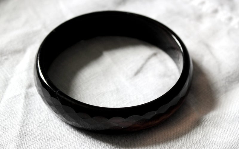 Onyx Bangle Carousel 1