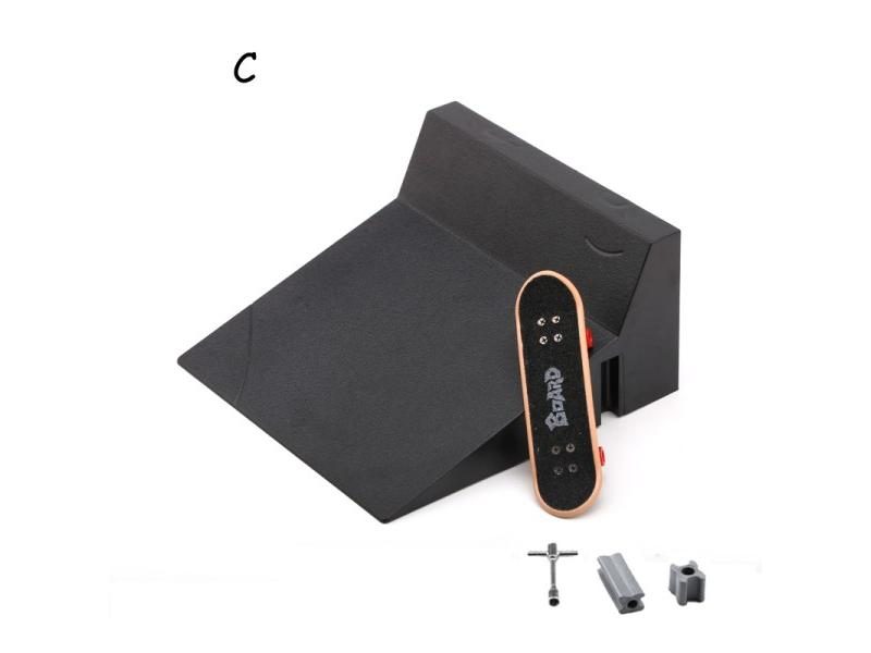 Finger Skateboard Skatepark Mini Ramp Skateboarding With Metal Wheels Finger Carousel 1