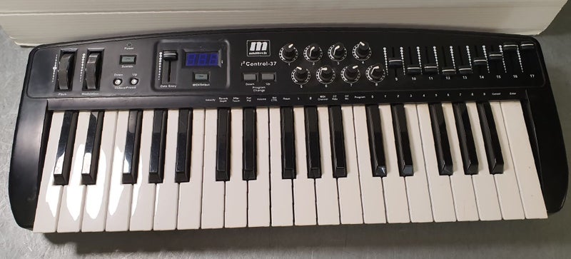 Miditech I2 Control-37 Midi Keyboard Carousel 1