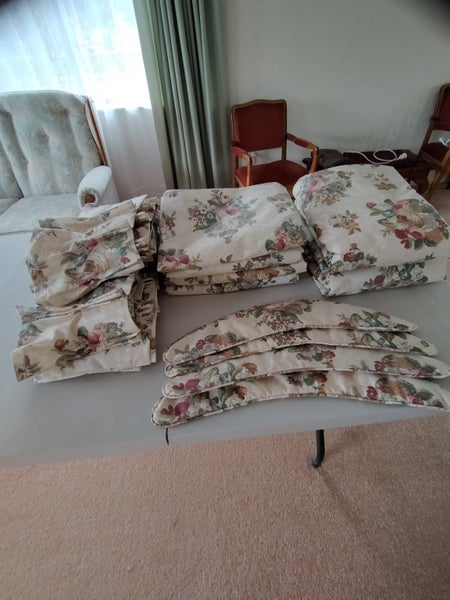 Country floral style drape set Carousel 1