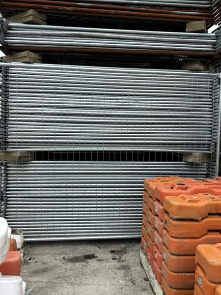 Temporary Fence Pannel + Foot + Clamp Carousel 1