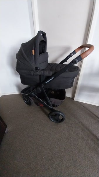 Edwards & Co Oscar MX Black Lux Tan Carousel 7