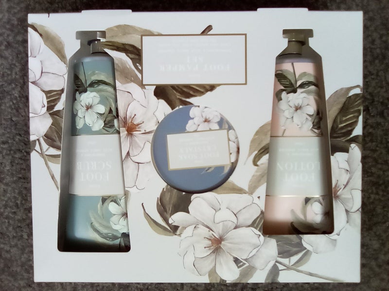 Foot Pamper Set - Lemongrass & Wild Basil Scented Carousel 1