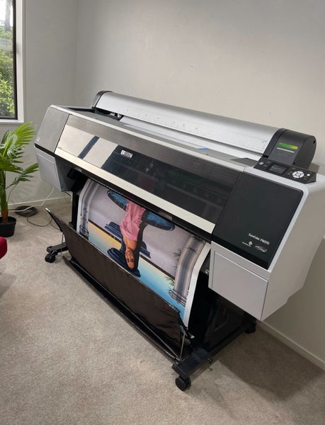 Epson SureColor P8070 - 44” Printer Carousel 1