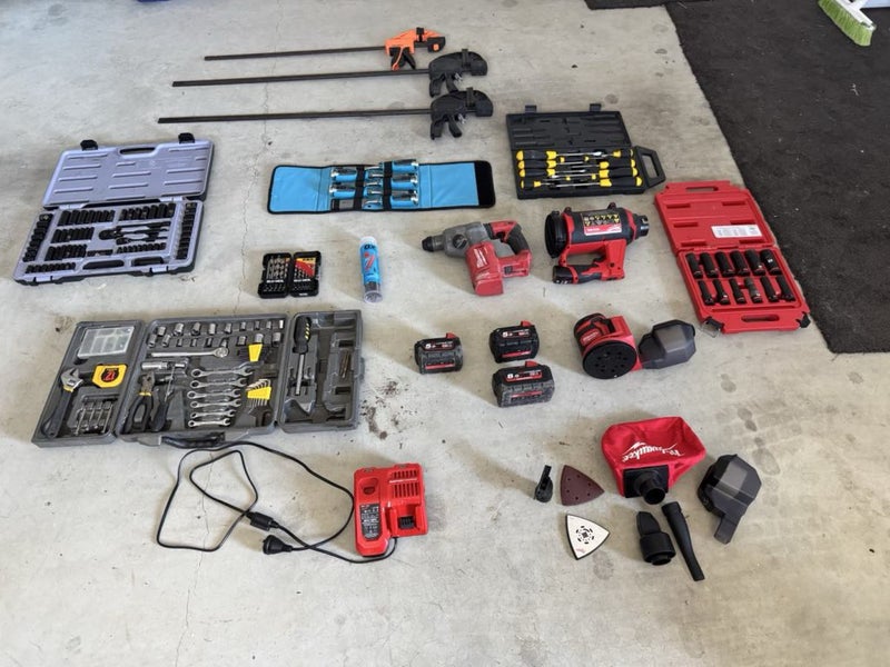 For Sale: Milwaukee Tool Set – Mostly Brand New Carousel 1