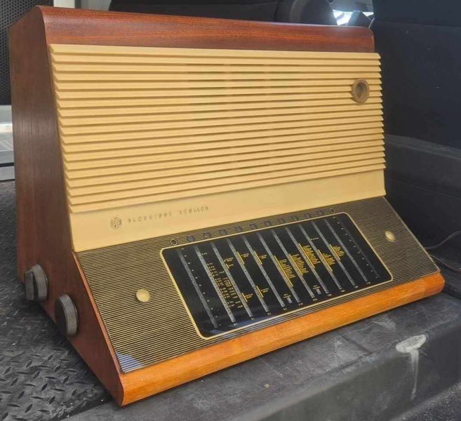 PYE 10-band tube old-fashioned large radio Carousel 1