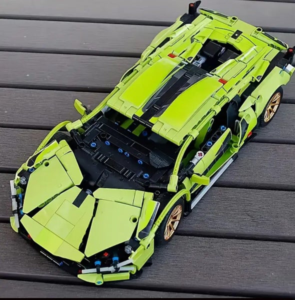 1300pcs+ Lamborghini Technical Building Set Carousel 2
