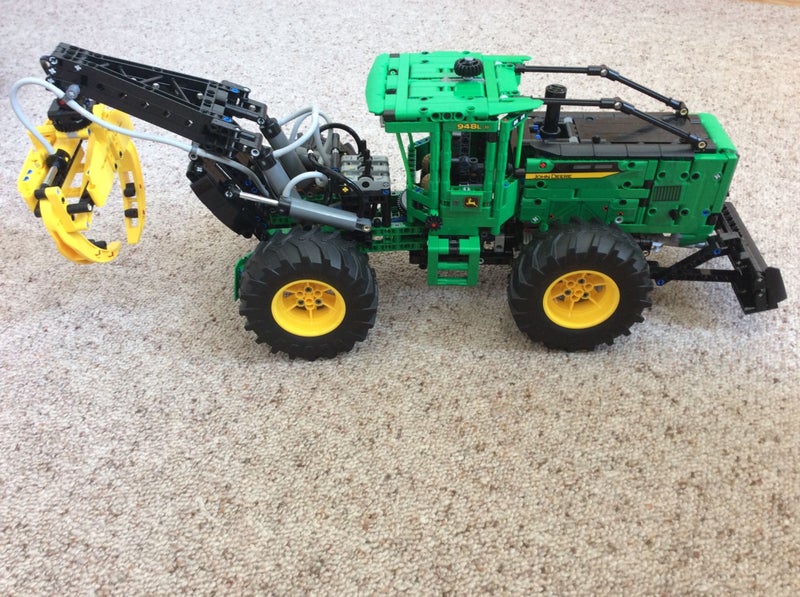 LEGO Technic John Deere 948L-II Skidder set 42157 - - Carousel 2