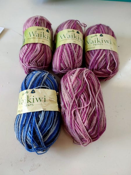 Waikiwi prints wool Carousel 1