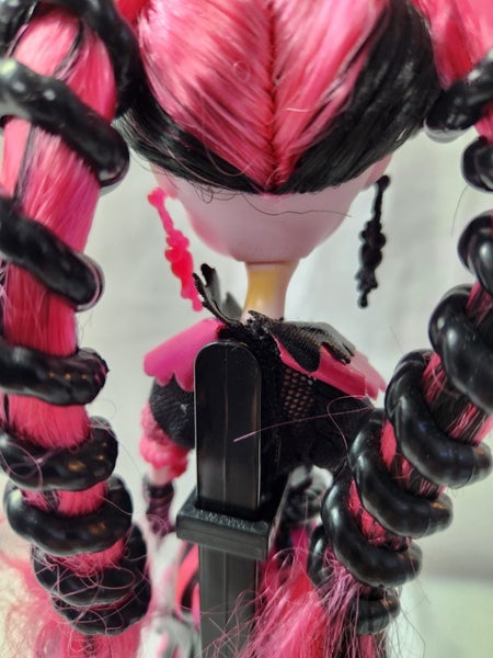 Monster High - Sweet Screams Draculaura Doll Carousel 5