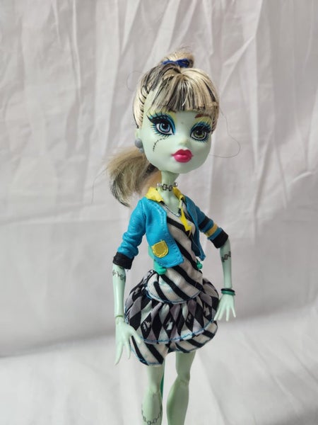 Monster High - Picture Day Frankie Doll Carousel 2