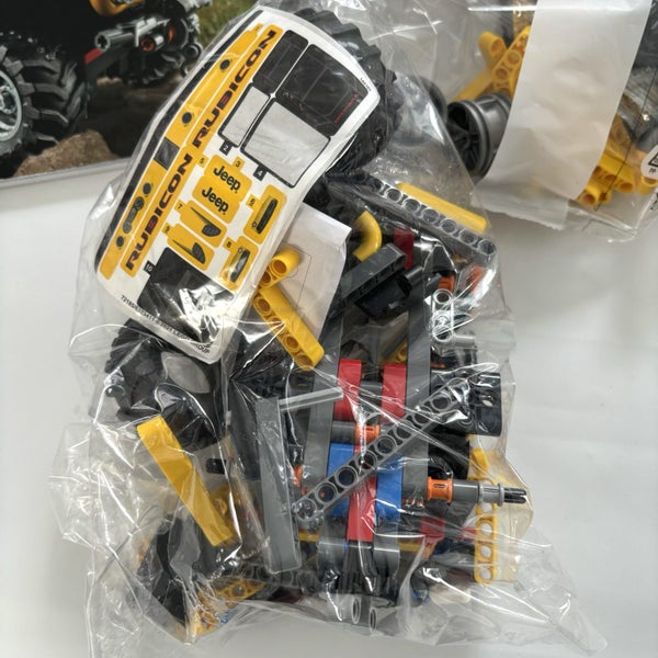 Lego Technic Jeep Wrangler 42122 Carousel 8